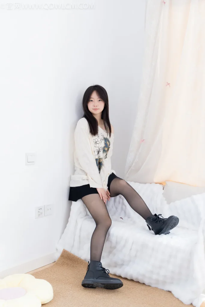 物恋传媒 NO.2608 萌萌-马丁靴、薄黑丝[143P/1V/4.18GB]插图