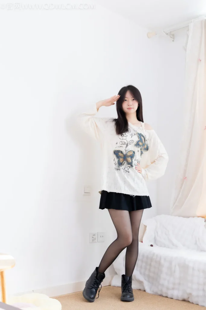 物恋传媒 NO.2608 萌萌-马丁靴、薄黑丝[143P/1V/4.18GB]插图2