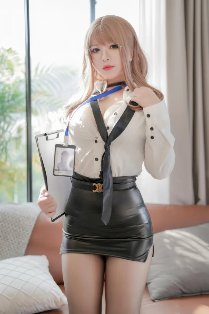 半半子 NO.069 – Nikke胜利女神 艾玛秘书[76P/467MB]插图3