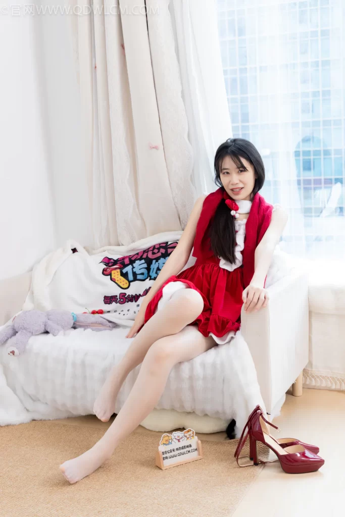 物恋传媒 NO.2611 菜菜-高跟鞋、薄白丝、裸足[160P/1V/5.05GB]插图3