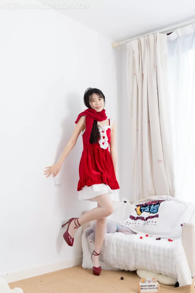 物恋传媒 NO.2611 菜菜-高跟鞋、薄白丝、裸足[160P/1V/5.05GB]插图1