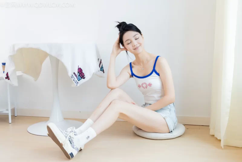 物恋传媒 NO.2619 小熊-帆布鞋、白棉袜、裸足[148P/1V/3.56GB]-无料摄影圈