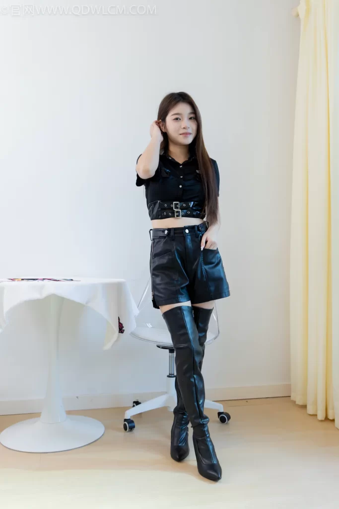 物恋传媒 NO.2621 闪闪-高跟长靴、皮鞋、白棉袜、白船袜、裸足[217P/1V/7.52GB]插图1