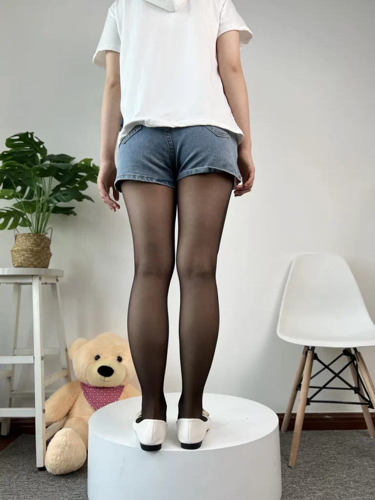 三禾摄影 NO.074 卫衣 短裤 黑丝 高跟[311P/1V/1.14GB]插图2