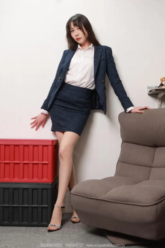 [IESS异思趣向] 2025.12.21 丝享家2243：团团《亮晶晶（上）》[80P/77MB]-无料摄影圈