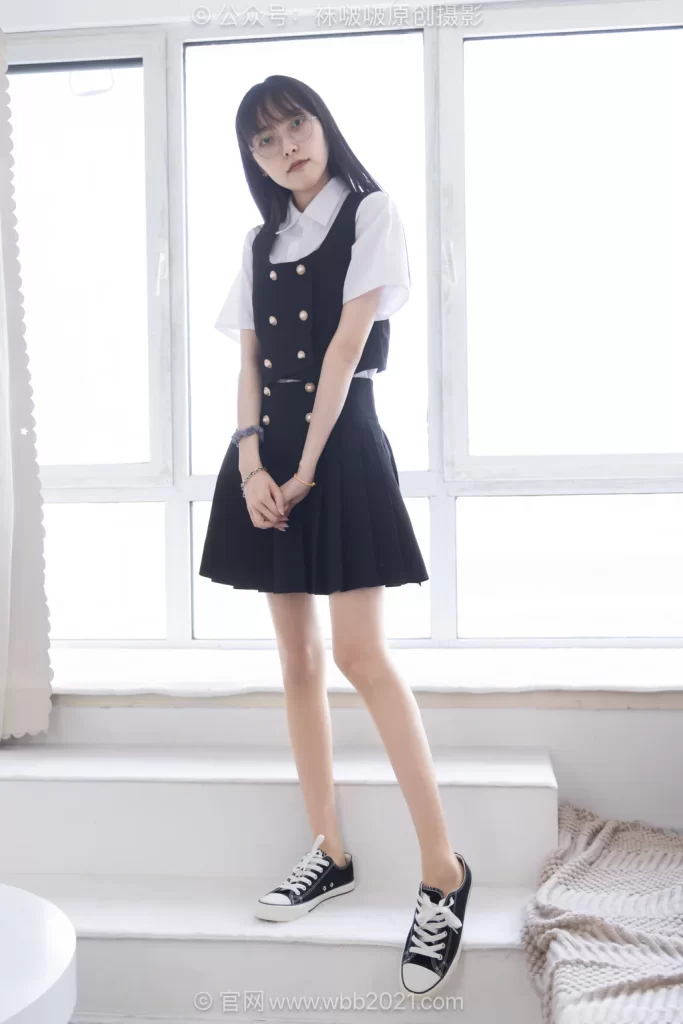 [BoBoSocks袜啵啵]NO.657 稚予-板鞋、帆布鞋、油亮薄肉丝、裸足、jk制服[155P/1V/4.90GB]插图1