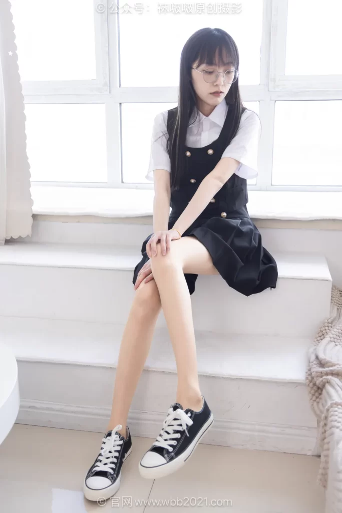 [BoBoSocks袜啵啵]NO.657 稚予-板鞋、帆布鞋、油亮薄肉丝、裸足、jk制服[155P/1V/4.90GB]插图2