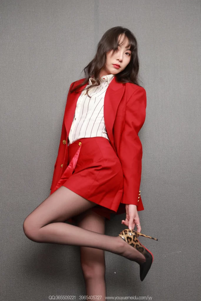 [IESS异思趣向] 2026.01.04 丝享家2256：团团《红与黑（上）》[99P/153MB]插图2