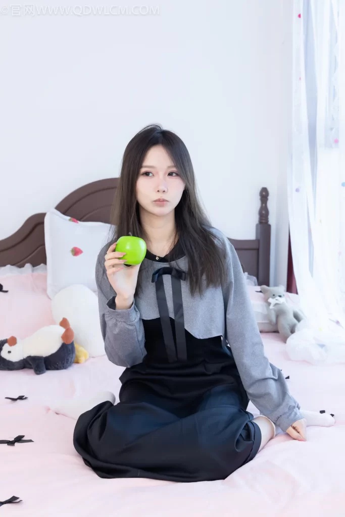 物恋传媒 NO.2629 南星-皮鞋、白棉袜、裸足[150P/1V/3.66GB]插图