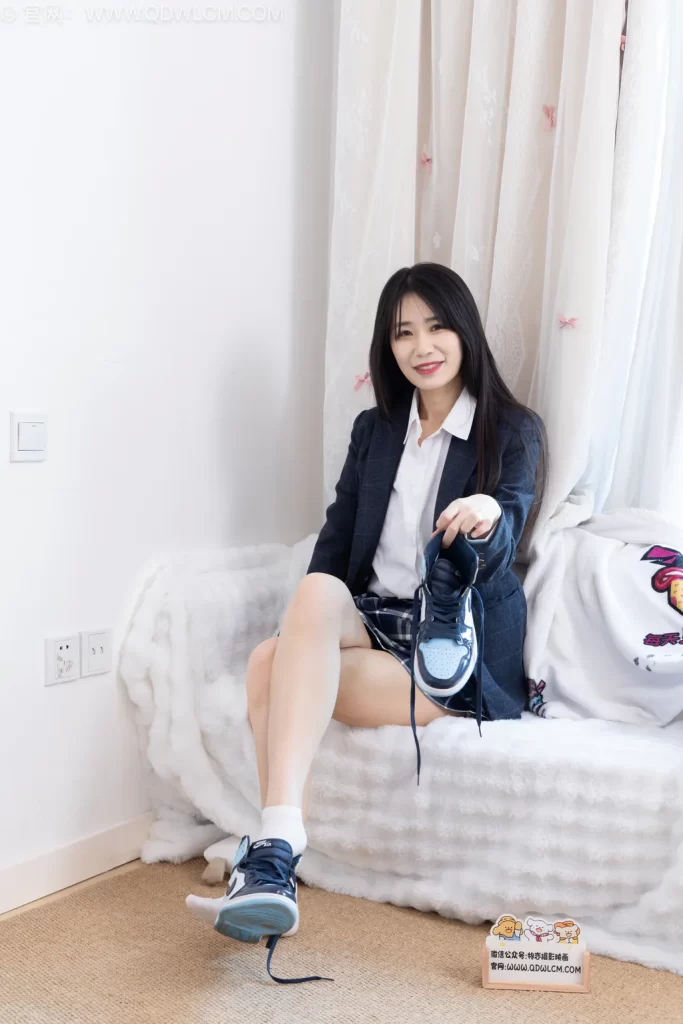 物恋传媒 NO.2630 菜菜-皮鞋、薄灰丝、裸足、jk制服[164P/1V/4.01GB]插图3