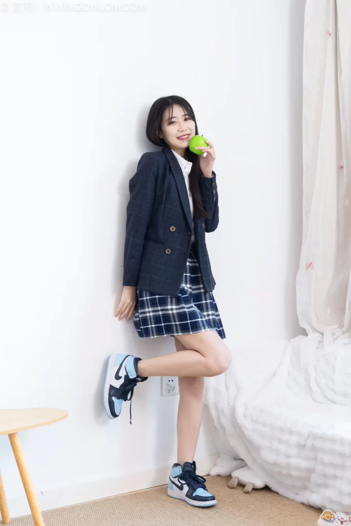 物恋传媒 NO.2630 菜菜-皮鞋、薄灰丝、裸足、jk制服[164P/1V/4.01GB]插图2