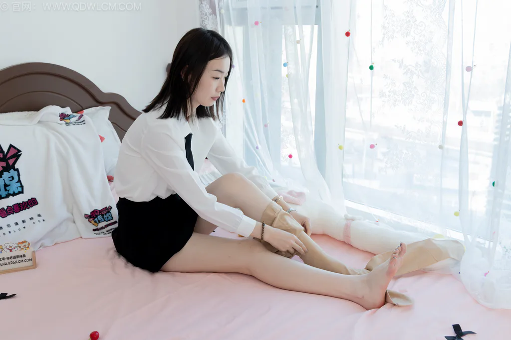 物恋传媒 NO.2631 水蜜桃-高跟鞋、厚肉丝、学院风[189P/1V/6.09GB]插图1