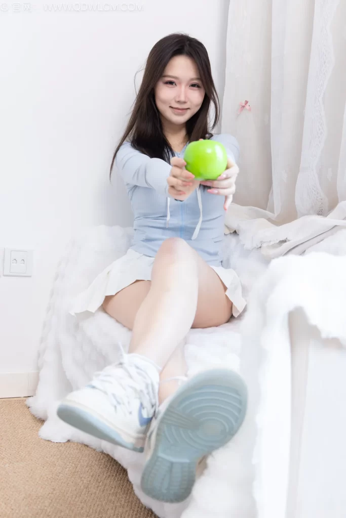 物恋传媒 NO.2650 南星-板鞋、白棉袜、裸足[149P/1V/3.39GB]插图3