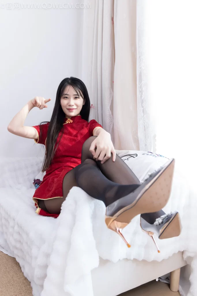 物恋传媒 NO.2654 菜菜-旗袍、高跟鞋、薄黑丝[163P/1V/3.92GB]插图1