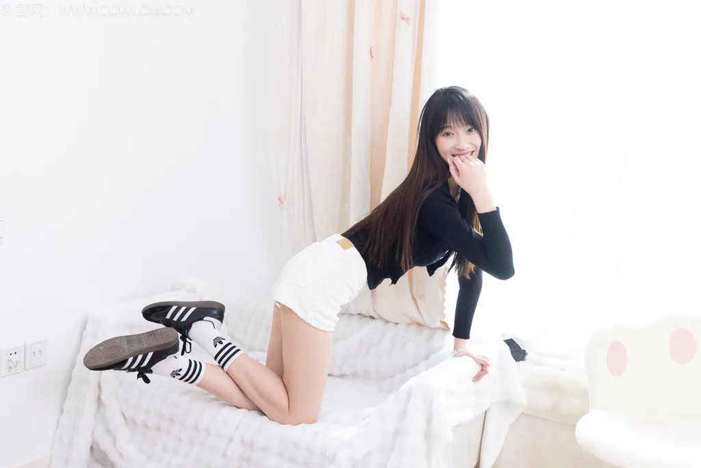 物恋传媒 NO.2663 山奈-帆布鞋、自然穿脏白棉袜、裸足[172P/1V/3.24GB]插图2