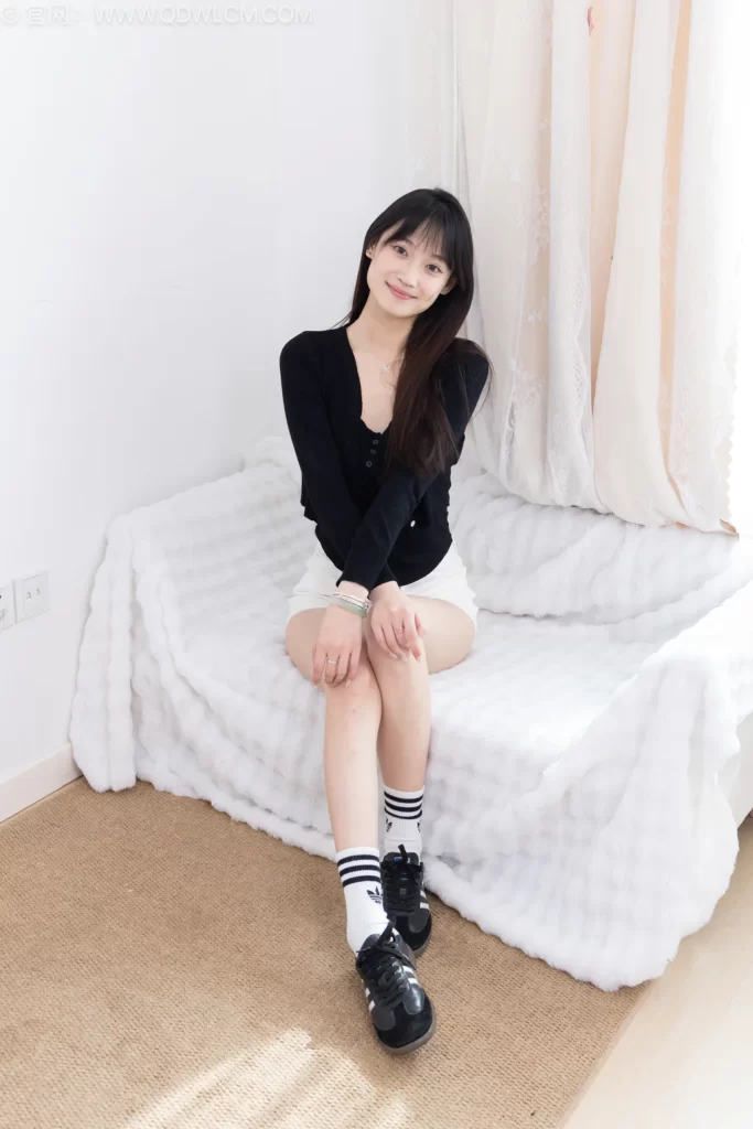 物恋传媒 NO.2663 山奈-帆布鞋、自然穿脏白棉袜、裸足[172P/1V/3.24GB]插图1