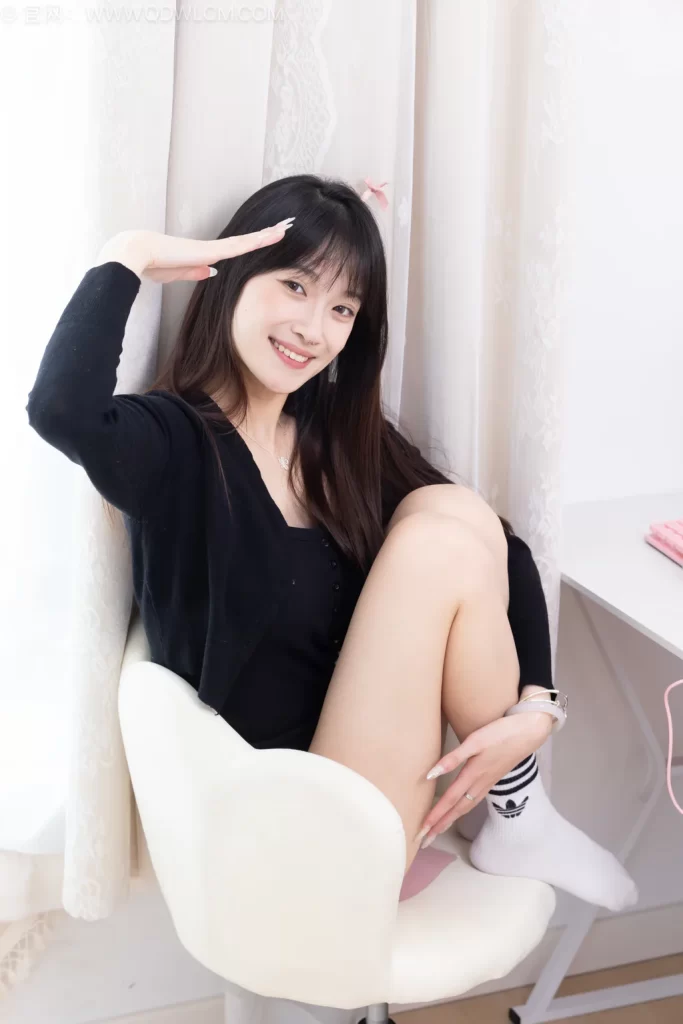 物恋传媒 NO.2663 山奈-帆布鞋、自然穿脏白棉袜、裸足[172P/1V/3.24GB]插图3
