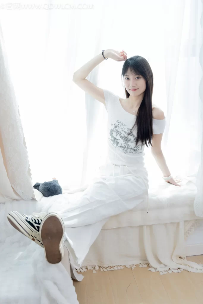 物恋传媒 NO.2670 山奈-帆布鞋、白棉袜、薄黑丝[156P/1V/3.95GB]插图2