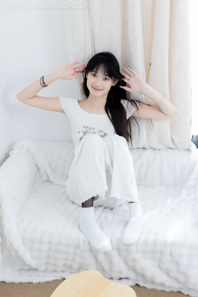 物恋传媒 NO.2670 山奈-帆布鞋、白棉袜、薄黑丝[156P/1V/3.95GB]插图3