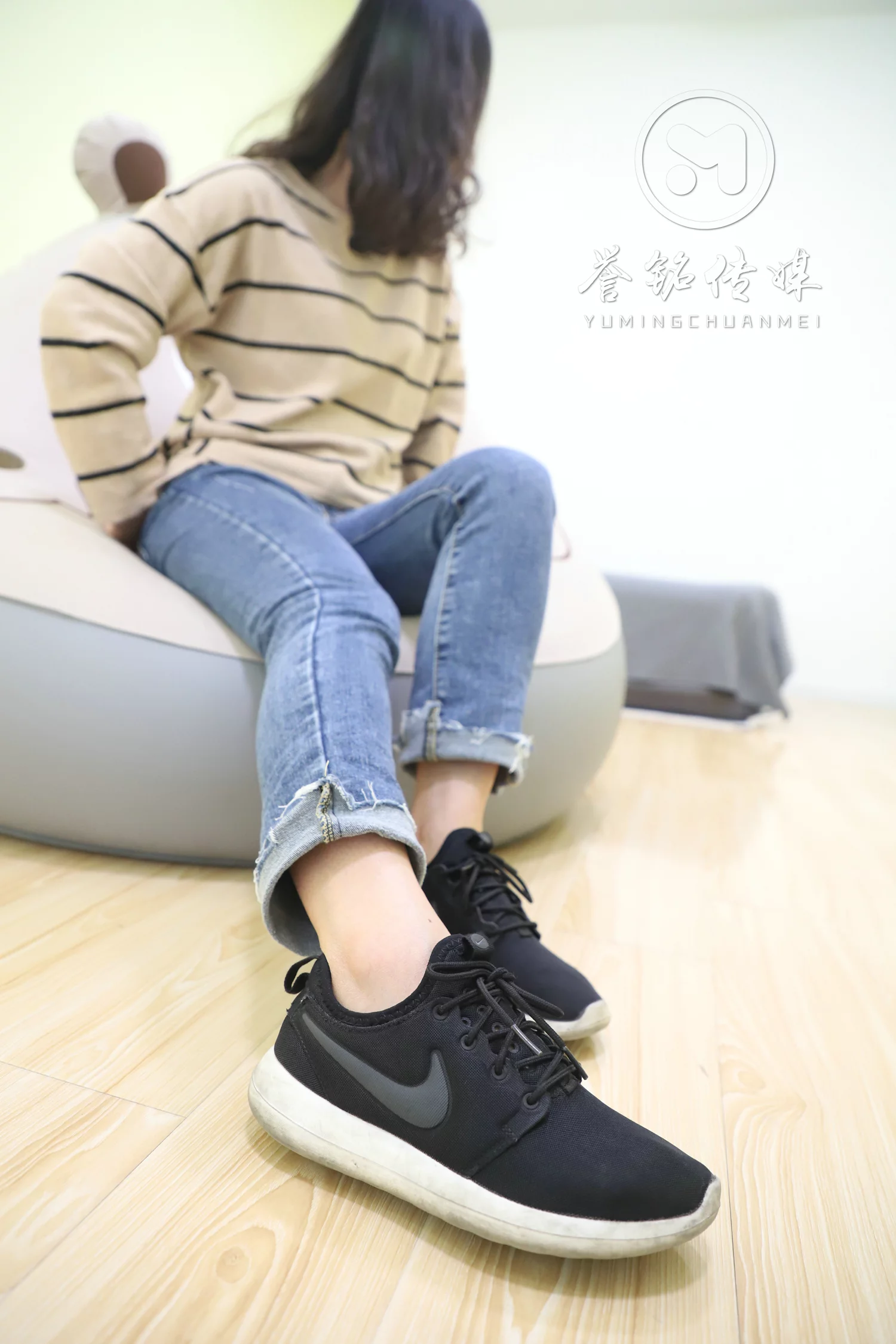 [誉铭传媒]袜足摄影 2019年 NO.023 人美足靓[130P/1V/1.00GB]插图1