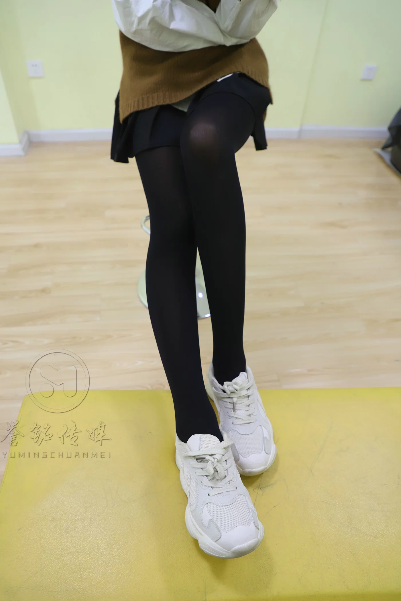 [誉铭传媒]袜足摄影 2019年 NO.024 学妹黑丝[132P/1V/1.00GB]插图2