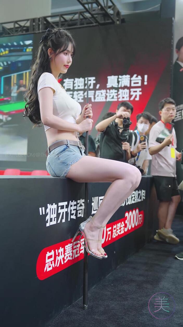 NO.1073 2024 广州国际台球展车模网红随拍 04[1V/478MB]插图2