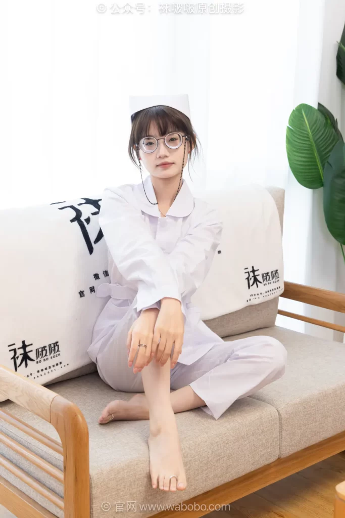 [BoBoSocks袜啵啵]NO.688 甜甜圈-凉鞋、薄肉丝、护士服、裸足[163P/1V/5.48GB]插图1