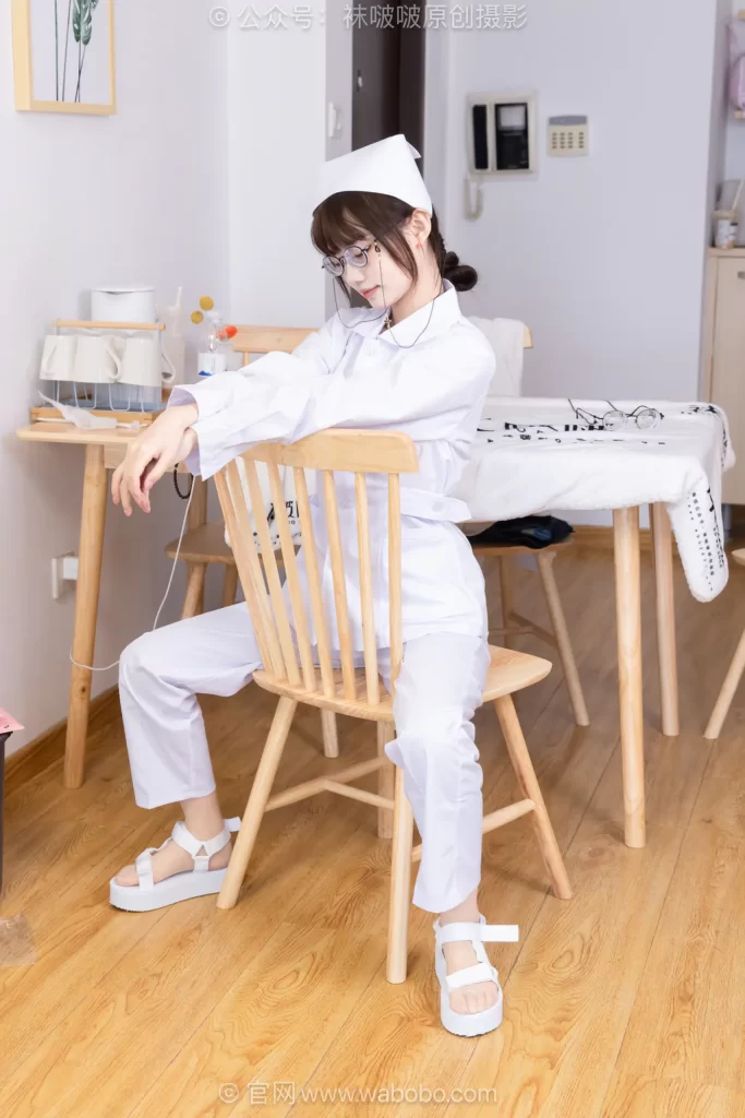 [BoBoSocks袜啵啵]NO.688 甜甜圈-凉鞋、薄肉丝、护士服、裸足[163P/1V/5.48GB]插图2