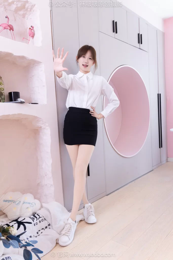 [BoBoSocks袜啵啵]NO.690 香菜-板鞋、厚肉丝、ol制服[156P/1V/5.73GB]插图2