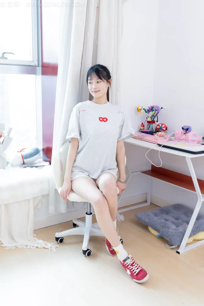 物恋传媒 NO.2680 山奈-帆布鞋、白棉袜、裸足[155P/1V/3.23GB]插图1