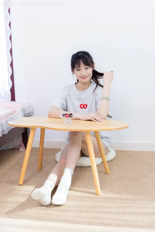 物恋传媒 NO.2680 山奈-帆布鞋、白棉袜、裸足[155P/1V/3.23GB]-无料摄影圈