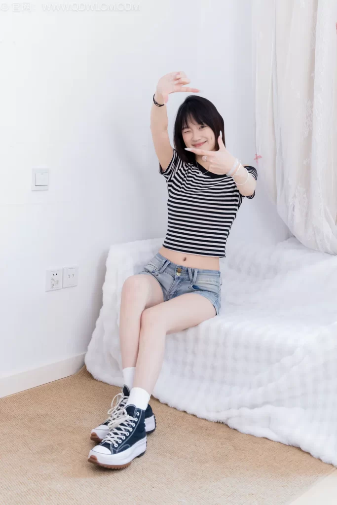 物恋传媒 NO.2687 山奈-帆布鞋、中筒白棉袜、裸足[158P/1V/3.36GB]插图2