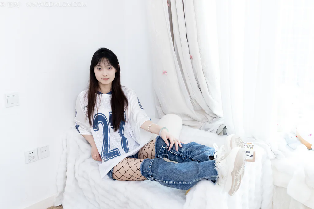 物恋传媒 NO.2694 山奈-板鞋、黑色网袜、分体牛仔裤[153P/1V/3.68GB]插图2