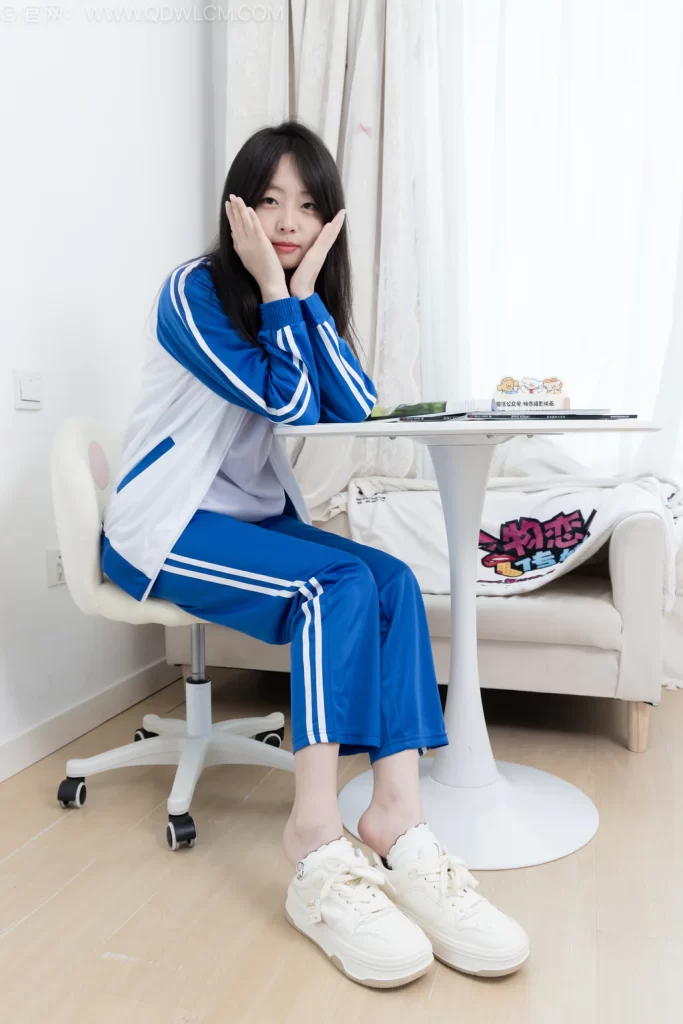物恋传媒 NO.2696 萌萌-板鞋、白棉袜、裸足、半脱袜子、校服[194P/1V/5.84GB]插图