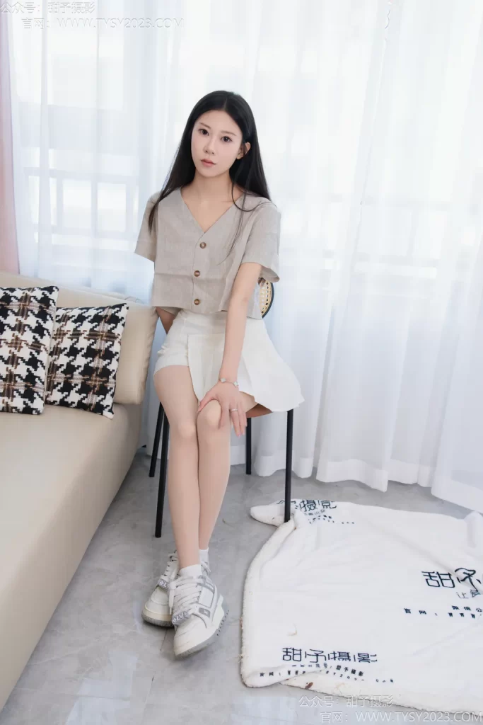 甜予摄影 NO.200 泡芙-板鞋、白棉袜、薄肉丝[130P/2V/9.33GB]插图2