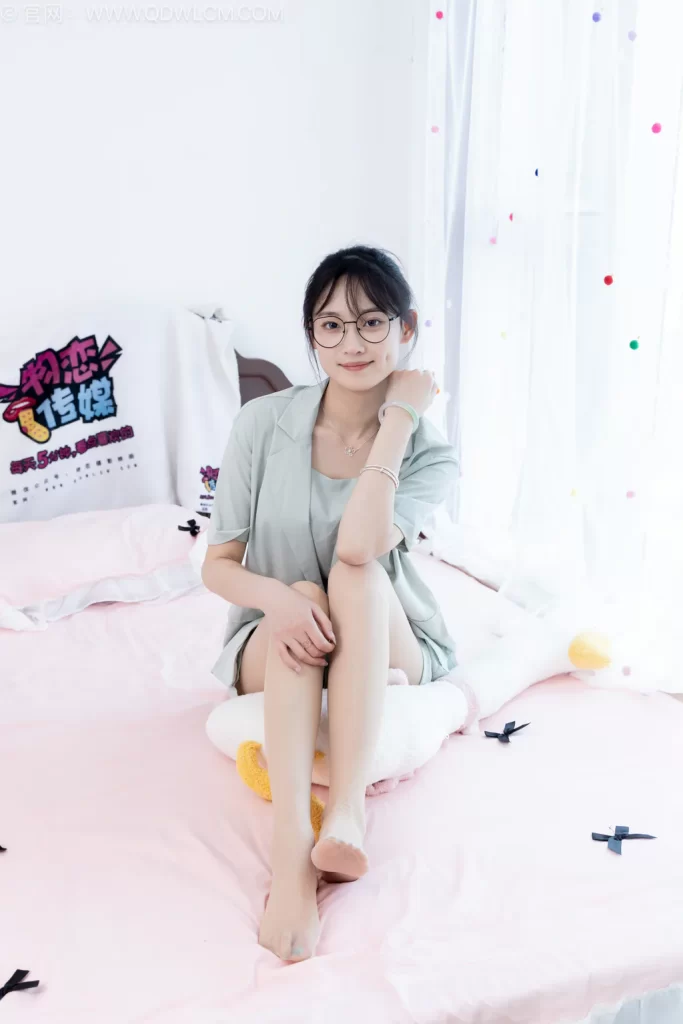 物恋传媒 NO.2708 山奈-高跟凉鞋、薄肉丝、裸足[159P/1V/6.43GB]插图