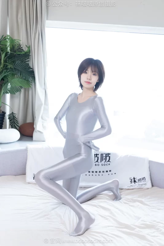 [BoBoSocks袜啵啵]NO.718 小甜豆-高跟凉鞋、银色连体衣[190P/1V/5.85GB]-无料摄影圈