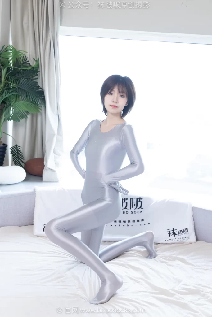 [BoBoSocks袜啵啵]NO.718 小甜豆-高跟凉鞋、银色连体衣[190P/1V/5.85GB]插图