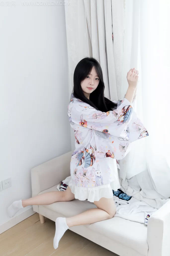 物恋传媒 NO.2715 萌萌-木屐、薄黑丝、纯白棉袜[197P/1V/5.64GB]插图