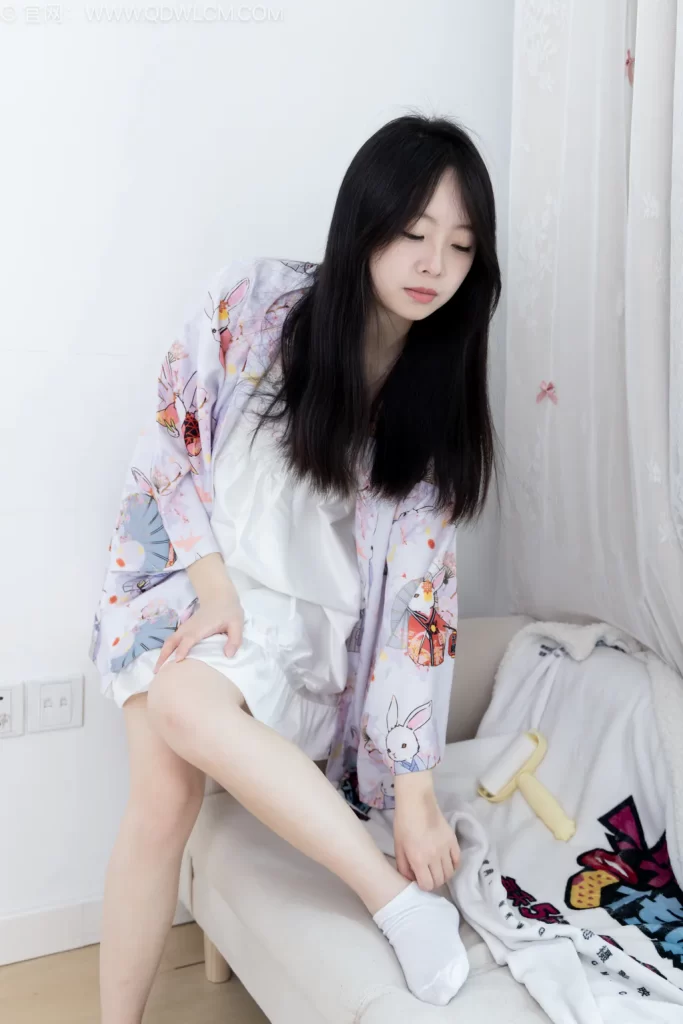 物恋传媒 NO.2715 萌萌-木屐、薄黑丝、纯白棉袜[197P/1V/5.64GB]插图3