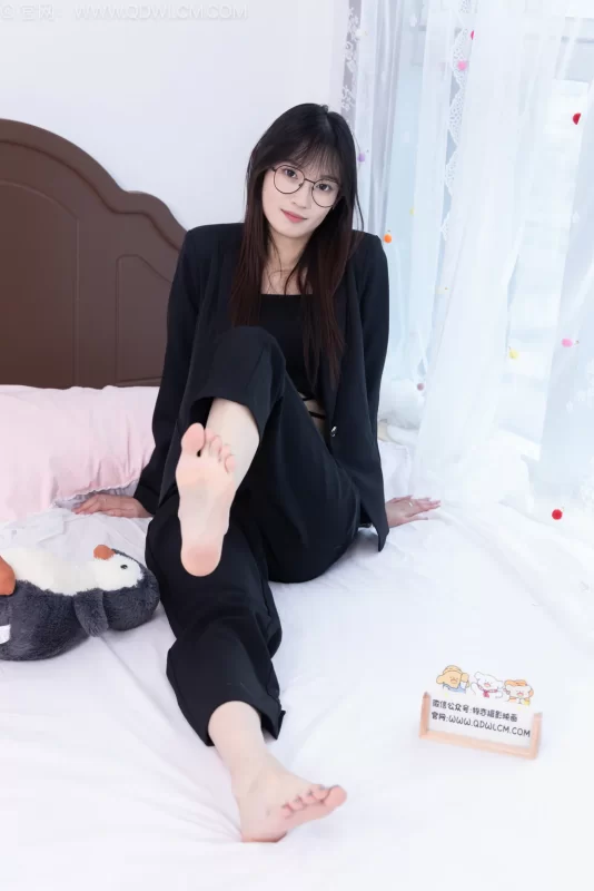 物恋传媒 NO.2716 山奈-高跟鞋、短肉丝、裸足、ol制服[140P/1V/2.93GB]-无料摄影圈