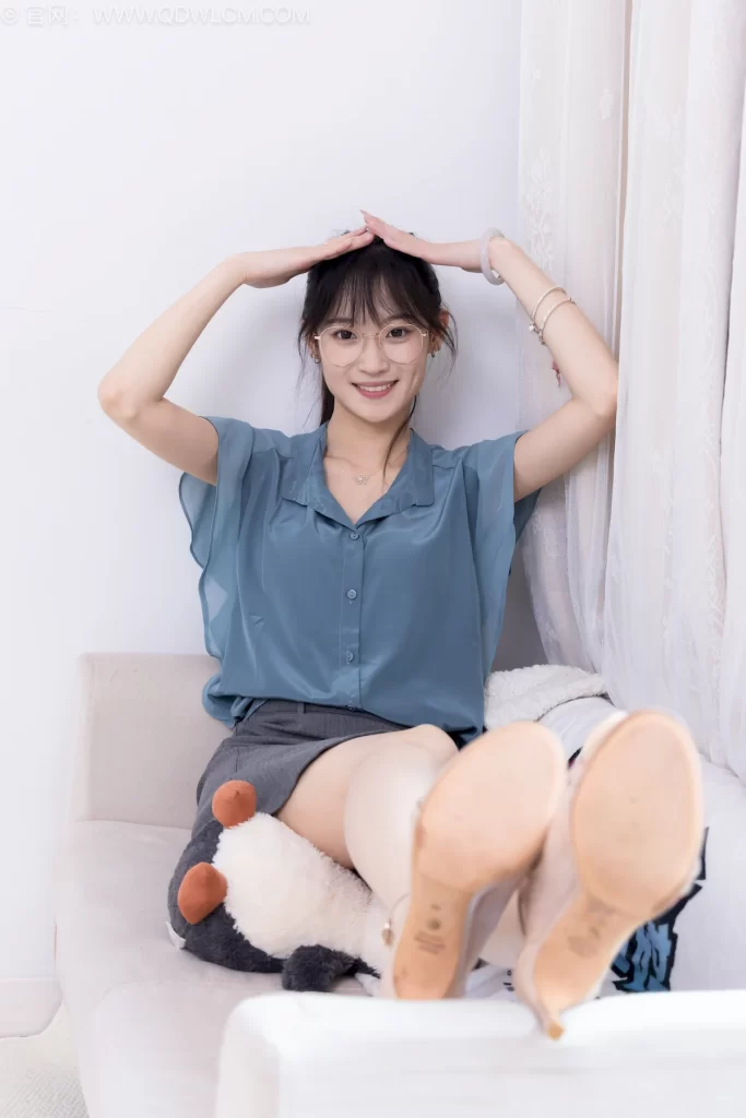 物恋传媒 NO.2725 山奈-高跟凉鞋、薄肉丝、裸足[164P/1V/5.92GB]插图2