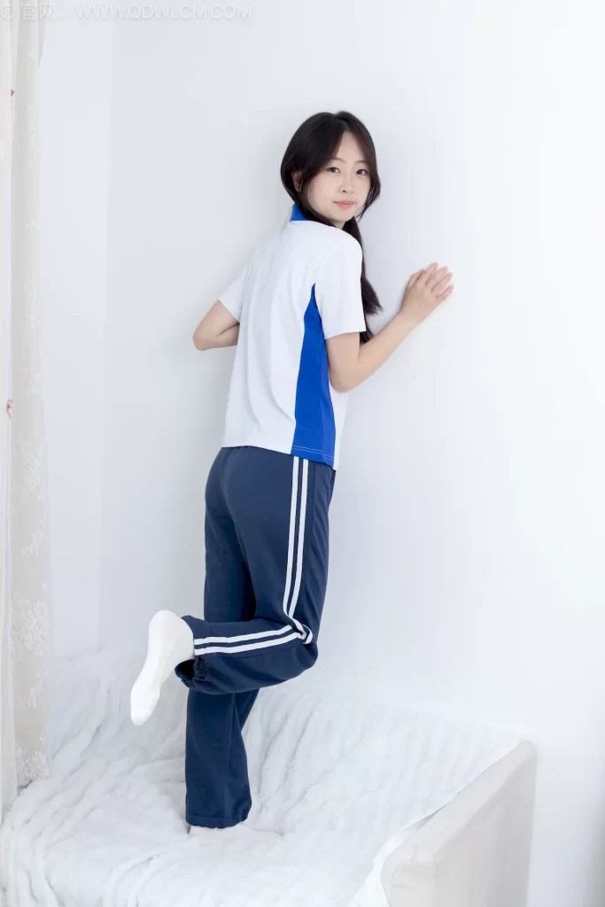 物恋传媒 NO.2735 萌萌-白棉袜、裸足、校服[155P/1V/3.75GB]插图3