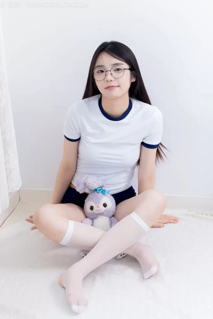 物恋传媒 NO.2736 青提-运动鞋、薄白丝小腿袜、裸足、体操服[139P/1V/3.37GB]插图3