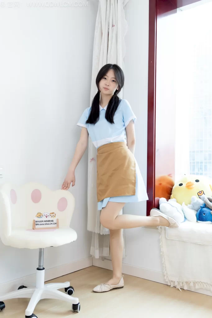 物恋传媒 NO.2742 萌萌-平底鞋、薄肉丝、好利来制服[153P/1V/3.51GB]插图1
