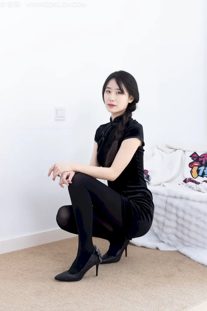 物恋传媒 NO.2743 菜菜-高跟鞋、厚黑丝[162P/1V/3.17GB]插图2