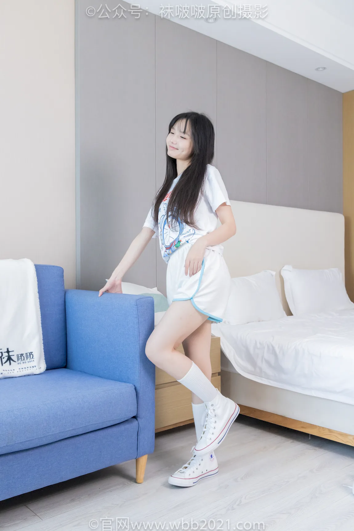 [BoBoSocks袜啵啵]积分限定作品 NO.046 甜甜圈-匡威帆布鞋、板鞋、白棉袜、黑棉袜[164P/1V/7.81GB]插图1