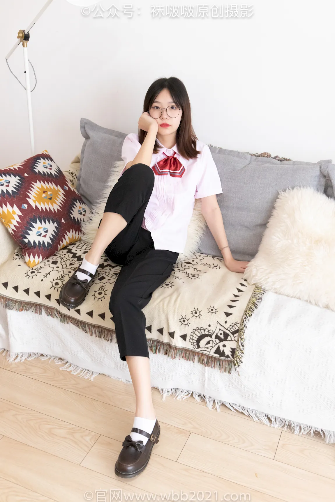 [BoBoSocks袜啵啵]积分限定作品 NO.043 小甜豆-校服、平底布鞋、白棉袜、裸足[175P/1V/6.60GB]-无料摄影圈