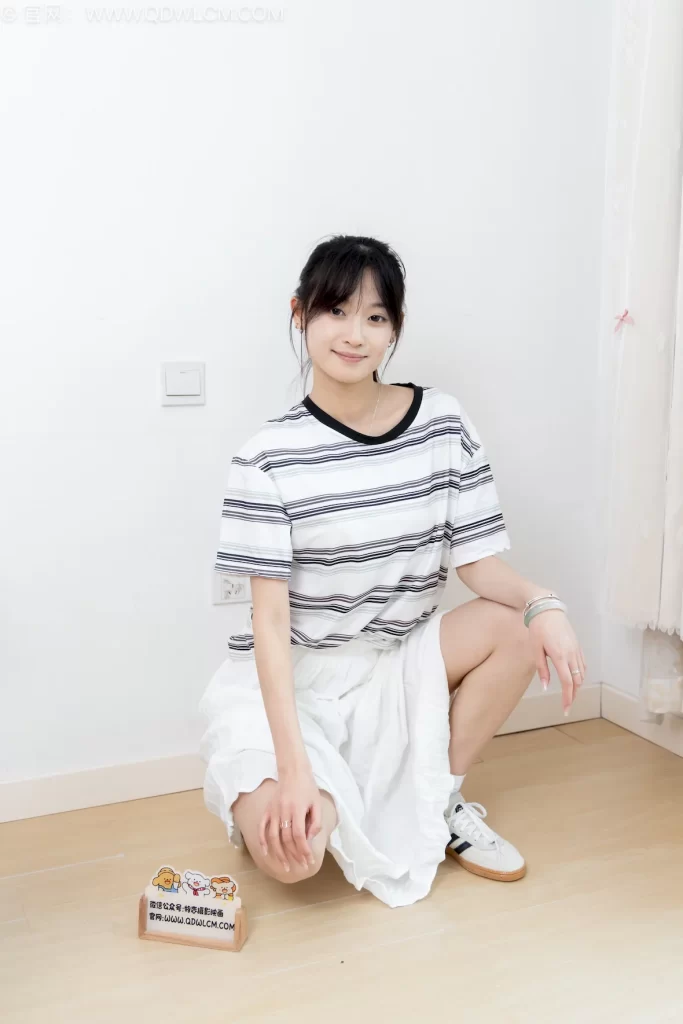 物恋传媒 NO.2754 山奈-德训鞋、运动鞋、纯白棉袜、短肉丝、裸足[210P/1V/6.06GB]插图2