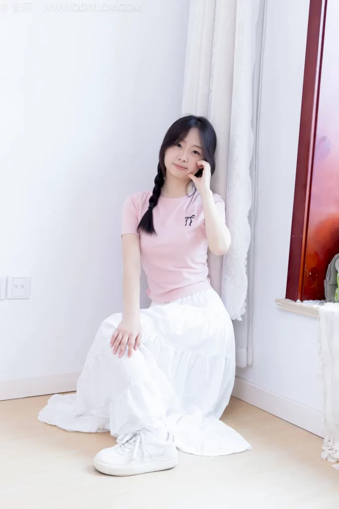 物恋传媒 NO.2756 萌萌-板鞋、自然穿脏白棉袜、裸足[162P/1V/3.22GB]插图2